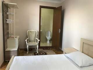 Отель Hotel Eurica Кутаиси Просторный двухместный номер с 2 отдельными кроватями-5