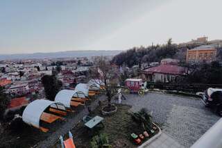 Отель Hotel Eurica Кутаиси Трехместный номер с балконом-1