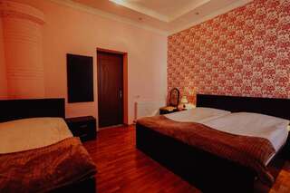 Отель Hotel Eurica Кутаиси Трехместный номер с балконом-3